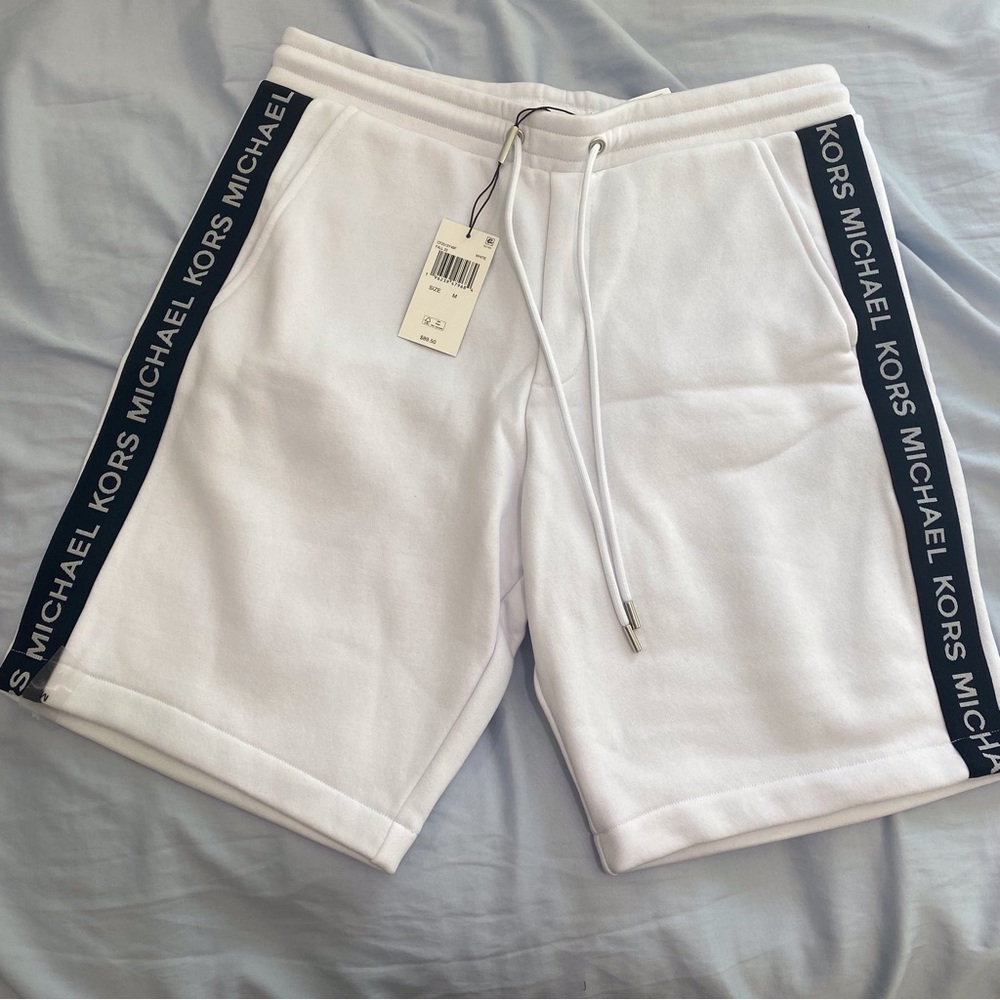 MICHAEL KORS Mens Logo Tape White Shorts size Medium